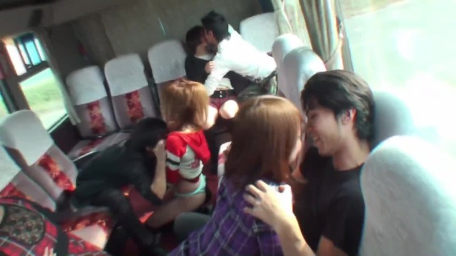 Японские студентки устроили горячую оргию в автобусе получая оргазм